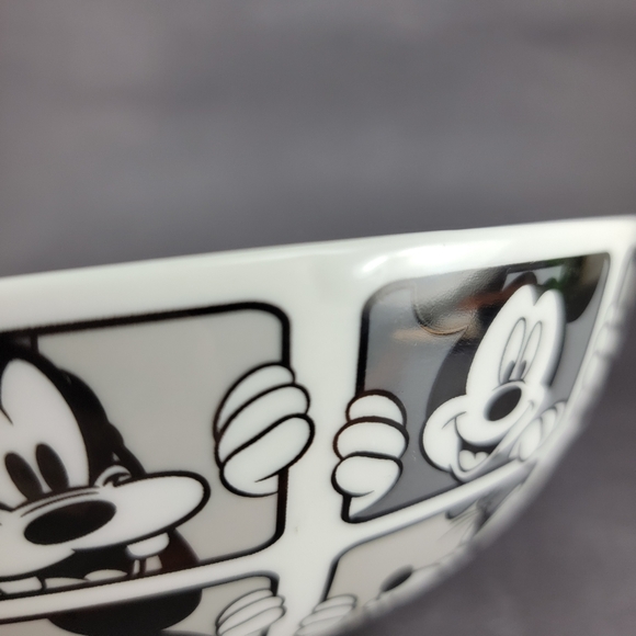 Disney Serving Bowl Mickey Mouse Goofy Grid Black White Gray 9 1/2" Zrike Brands - Picture 8 of 13